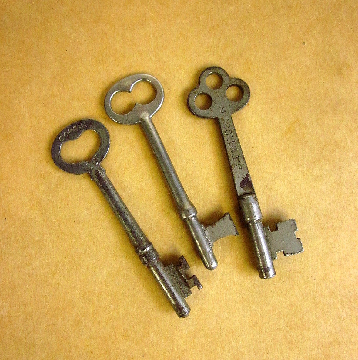 Vintage Skeleton Keys / Set of 3