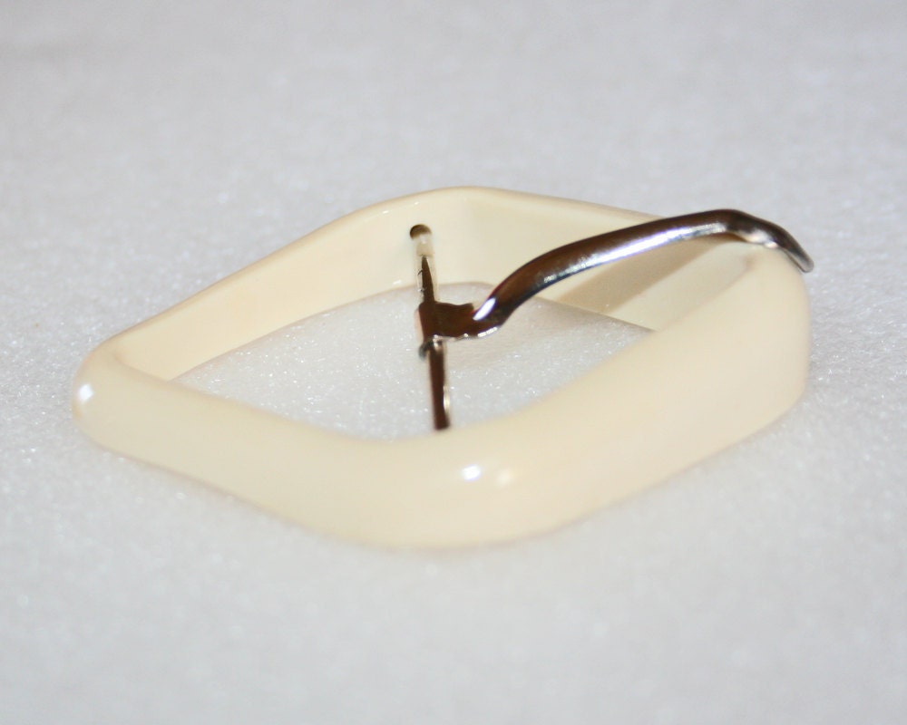 Vintage Creamy White Bakelite Buckle Slanted Diamond