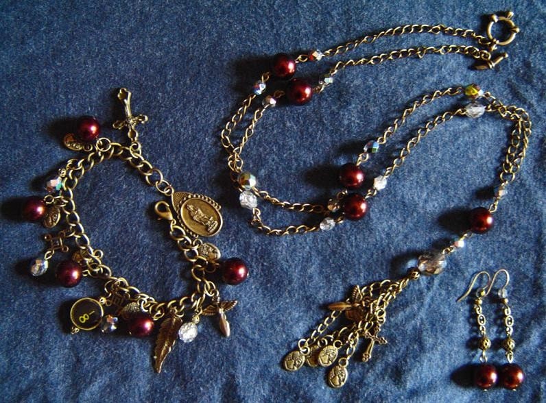 A Night at The Opera 3-piece jewelry set
