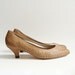shoes 7 7.5 / woven leather heels / 80s 1980s tan leather kitten heels / shoes size 7 / vintage shoes