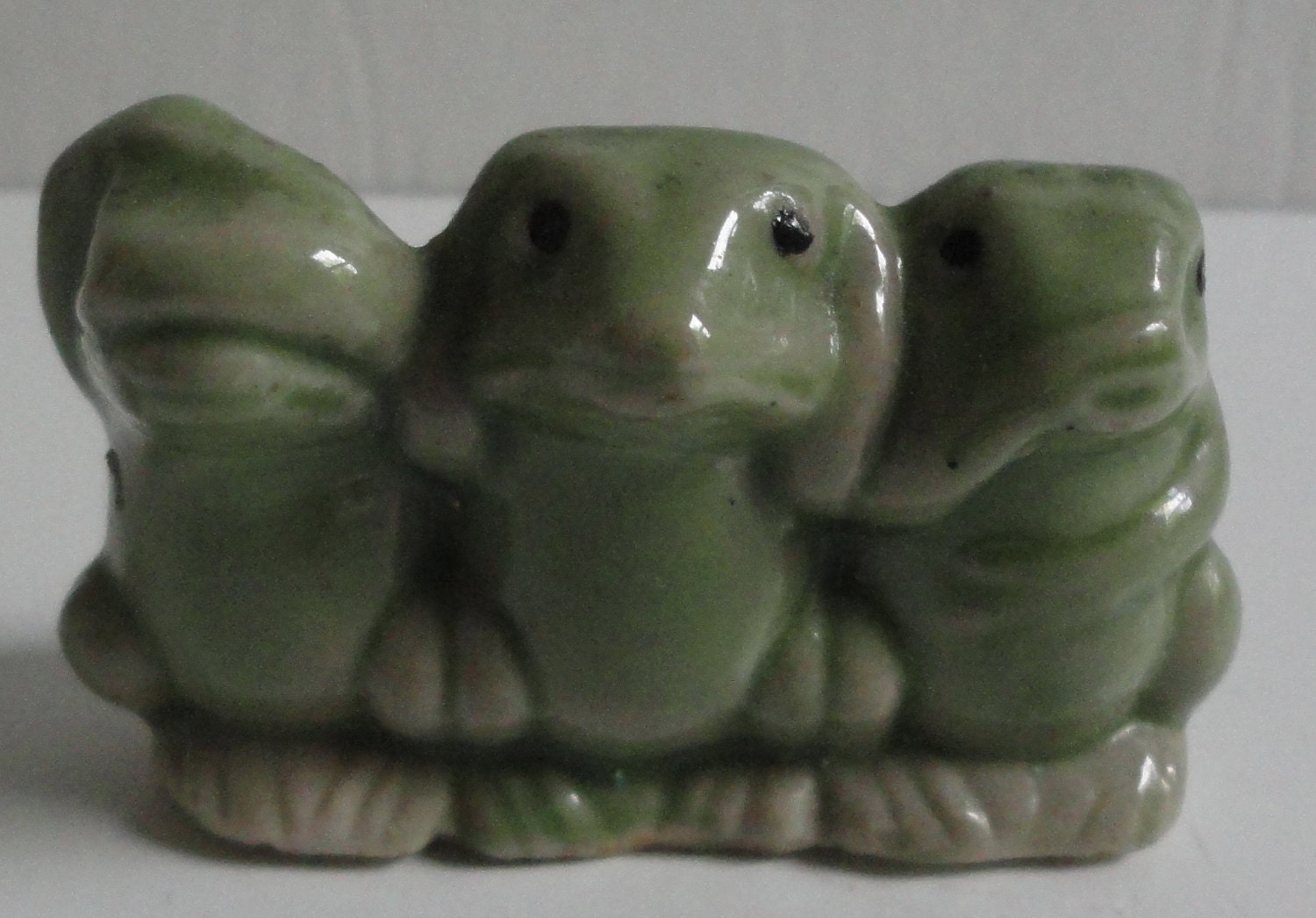See no evil Hear no evil Speak no evil  Miniature Frog figurine. Made in Japan. 1940s.