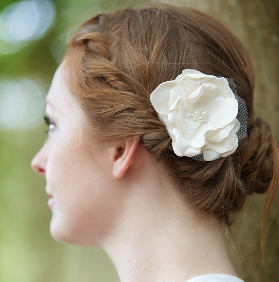 Bridal hair flower clip, ivory hair flower