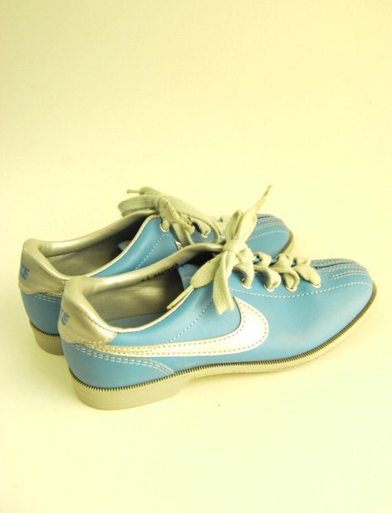 Vintage Nike Bowling Shoes Sneakers Authentic 80s by retroEra