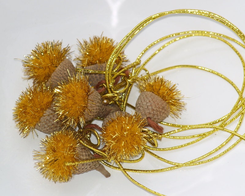 Gift Bow Gold acorn pompom with gold elastic thread / Ornament Gift wrapping supplies. - Daniblu