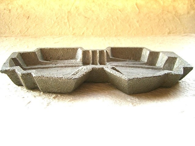 Vintage Japanese Metal Sweets Mold Bow