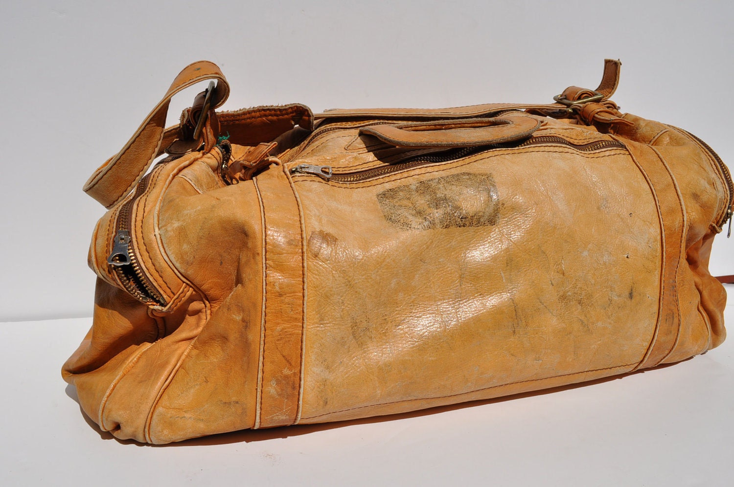 vintage 1970s leather CARRY-ON tote shoulder luggage bag overnight DUFFLE