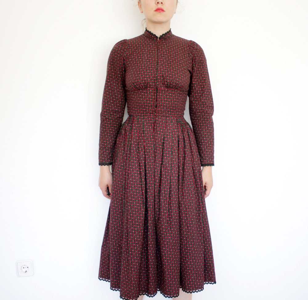 Vintage dress / red and green checked tiny leaf print dirndl / size S