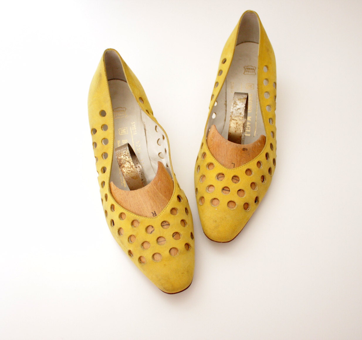 Vintage shoes / yellow perforated dots Bruno Magli / size 37.5-38 / 7-7.5