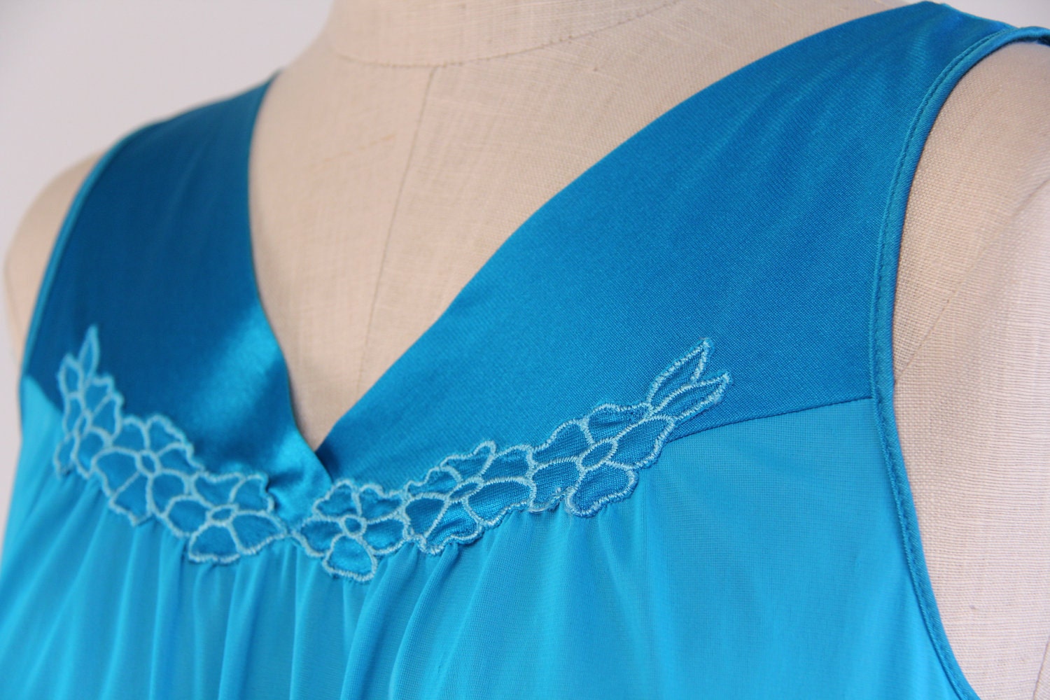 Vintage Vanity Fair Nylon Nightie Lingerie Nightgown Night Gown Blue size small 1970s