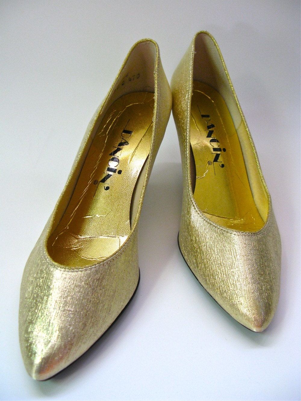 size 9 vintage metallic gold mid heel party pumps
