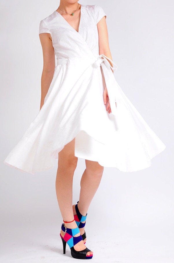 50s White Jacquard Cotton Short Sleeves V-Neck Full Pleated Long Wrap Dress