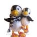PINGUINOS PATINADORES Papi pinguino y su hijito patinando con patines de ruedas PDF email PATRON PARA TEJER con LANA