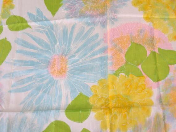 SALE, see shop annoucement. VTG fabric: Silky mega flowers ...