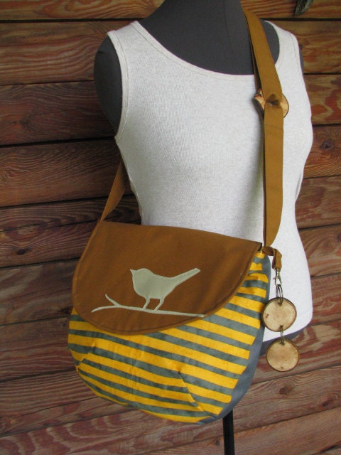 Beach Bird purse /shoulder bag / tote /handbag / yellow and gray /adjustable strap, key chain / 7 pockets