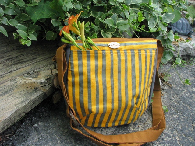 Beach Bird purse /shoulder bag / tote /handbag / yellow and gray /adjustable strap, key chain / 7 pockets