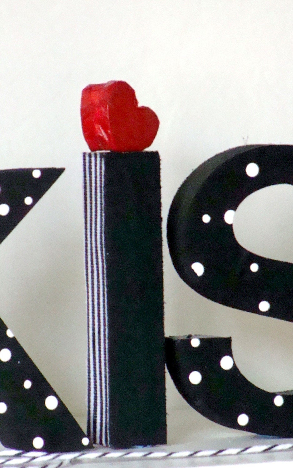 black and white kiss letters