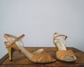 SALE vintage. 70s apricot LEATHER peep toe sandals