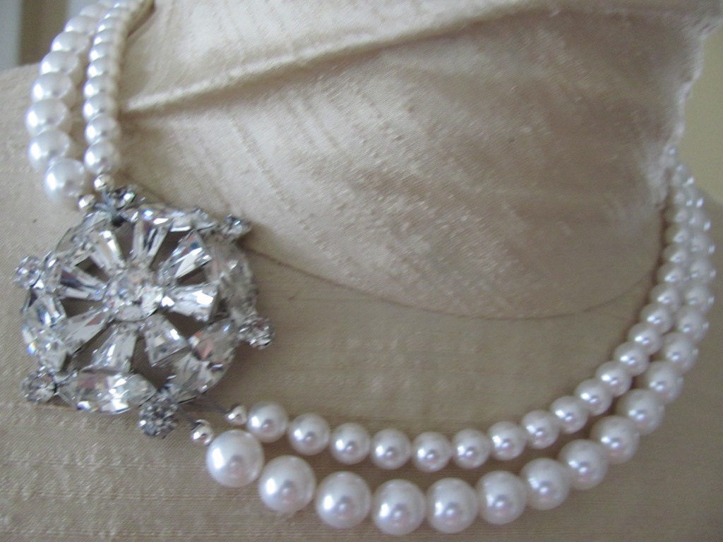 Vintage Brooch Pearl Necklace