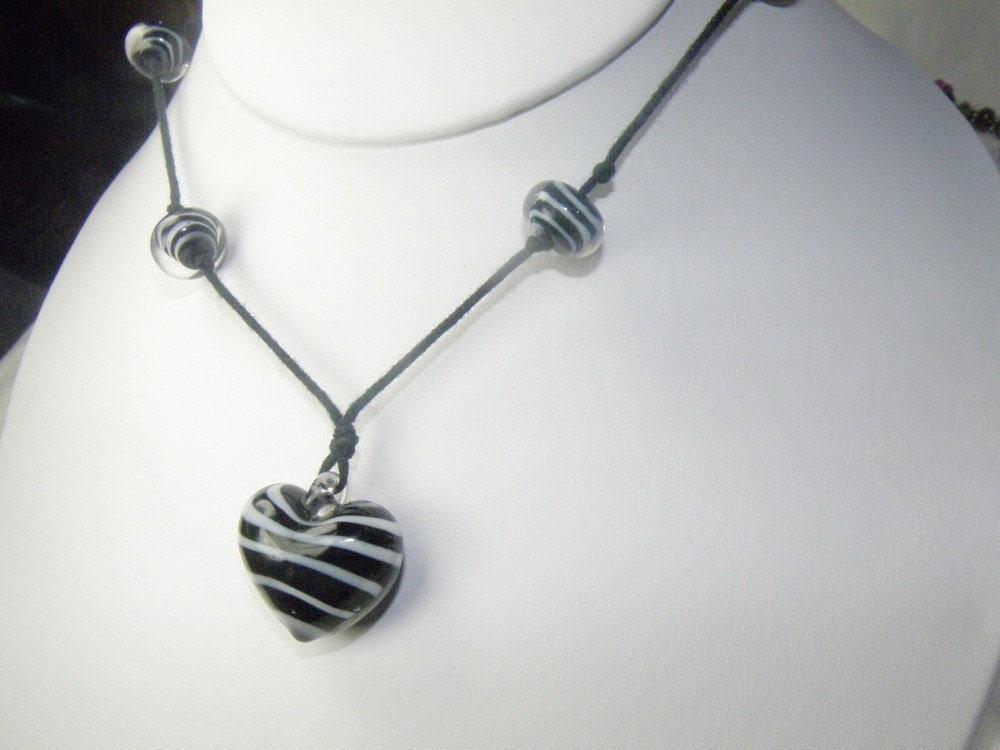 Kaylee - Black and White Glass Heart Hand Knotted Corded Necklace
