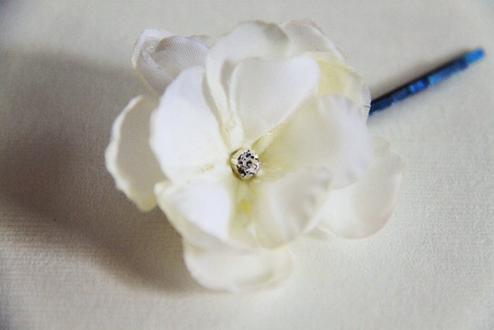 Pair of Ivory White Blossoms Hair Pins with Swarovski Elements Crystal Rhinestones on Japanese Steel Bobby Pins
