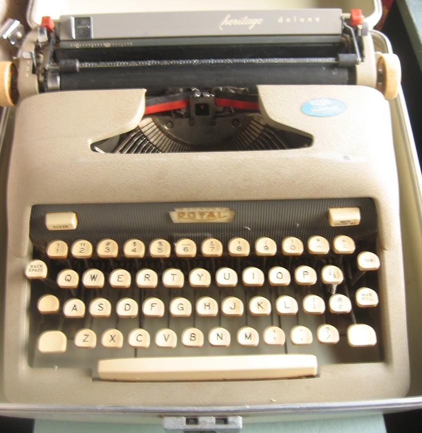 Antique 1950's Royal Heritage Deluxe Typewriter