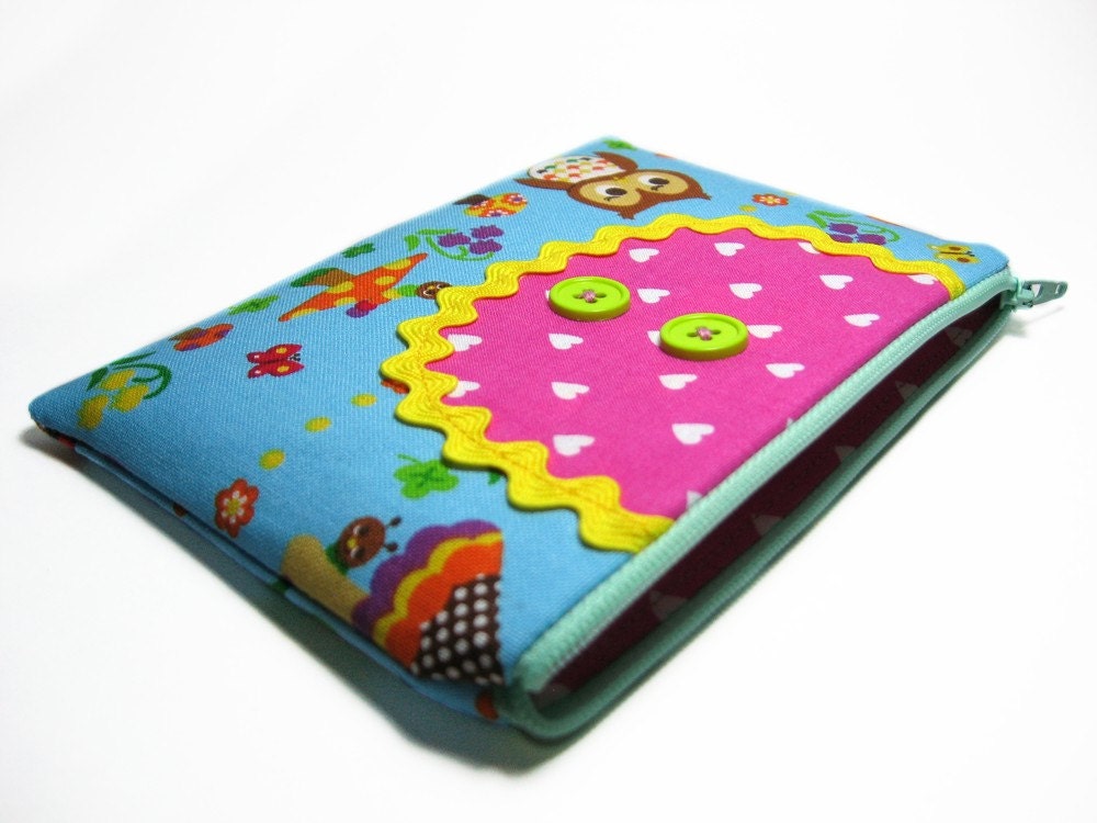 Last one -- Blue Owl bibbed pouch