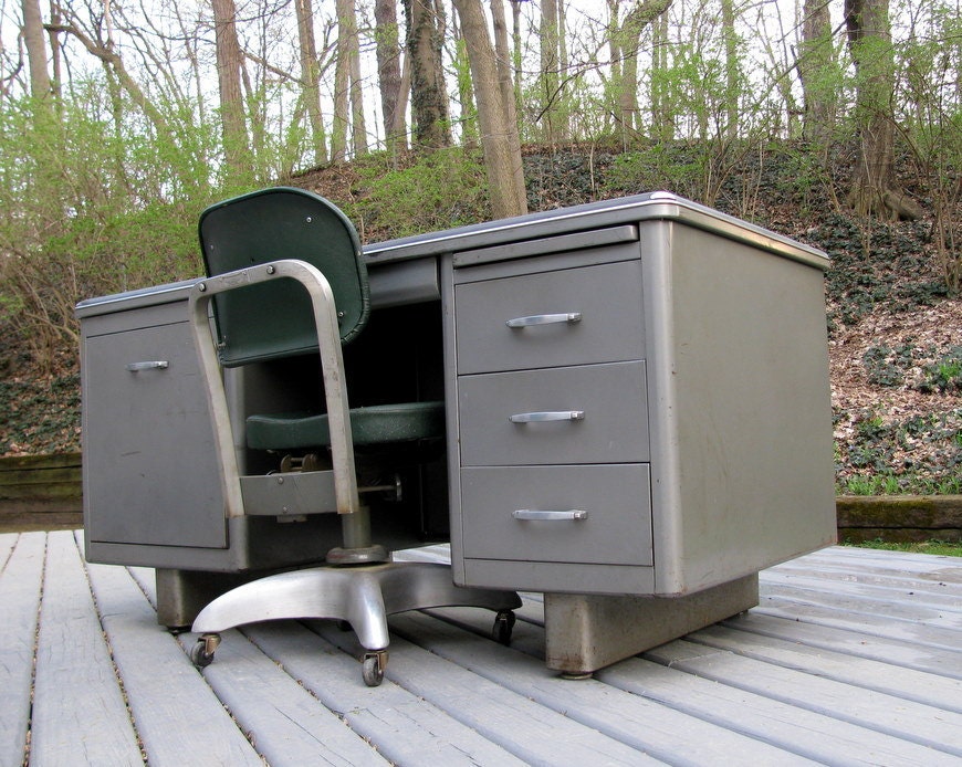 Vintage Mid-Century Invincible Tanker Desk Made in USA