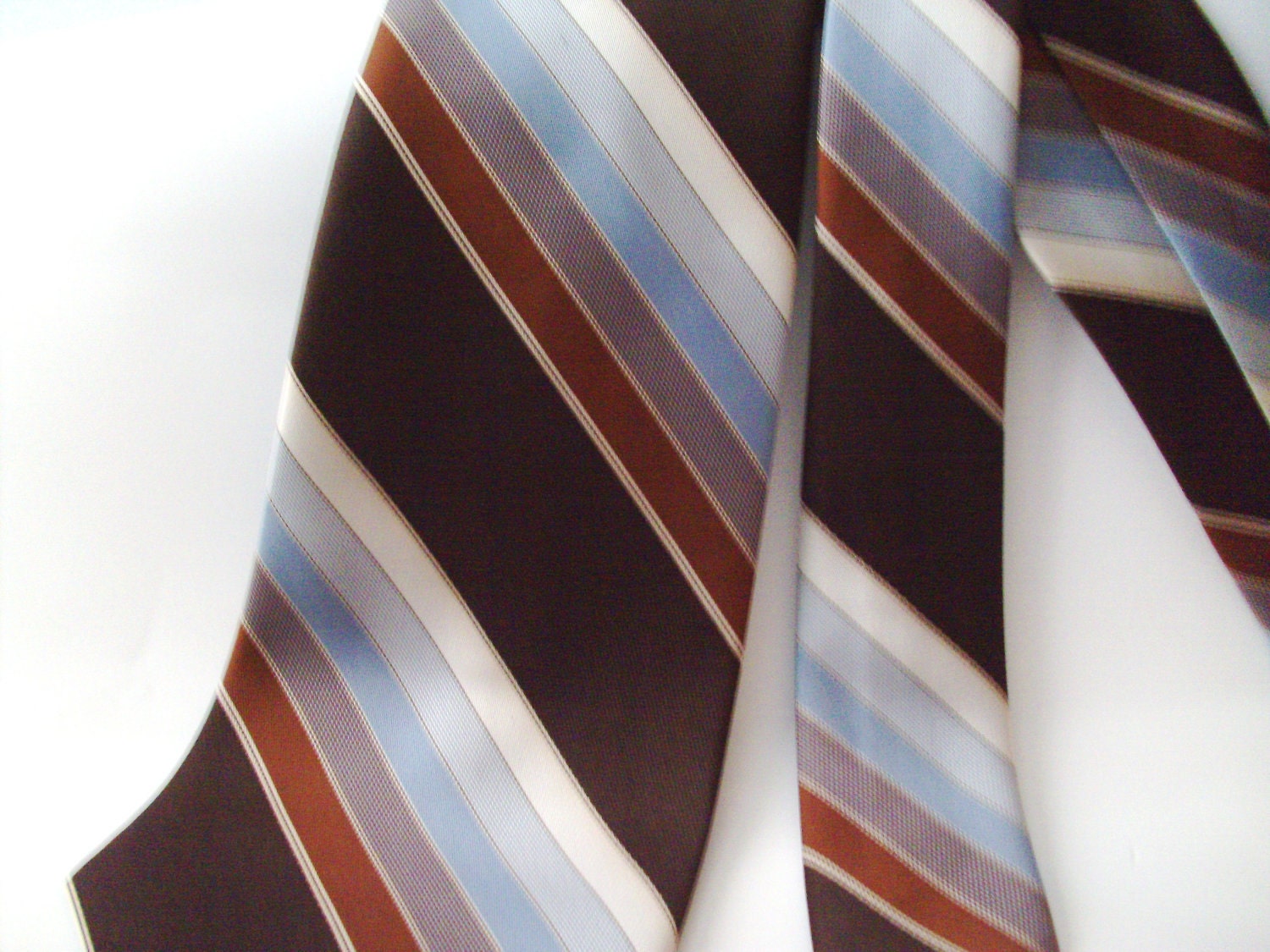 Mod Vintage 1970 s Kipper Wide Brittania Brown Tan Cream Blue Stripe Neck Tie