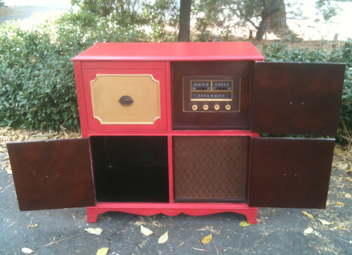 Antique 1940s 'Pink Daiquiri' Pink and Gold Radio