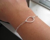Nita - Single sterling silver tear drop bracelet