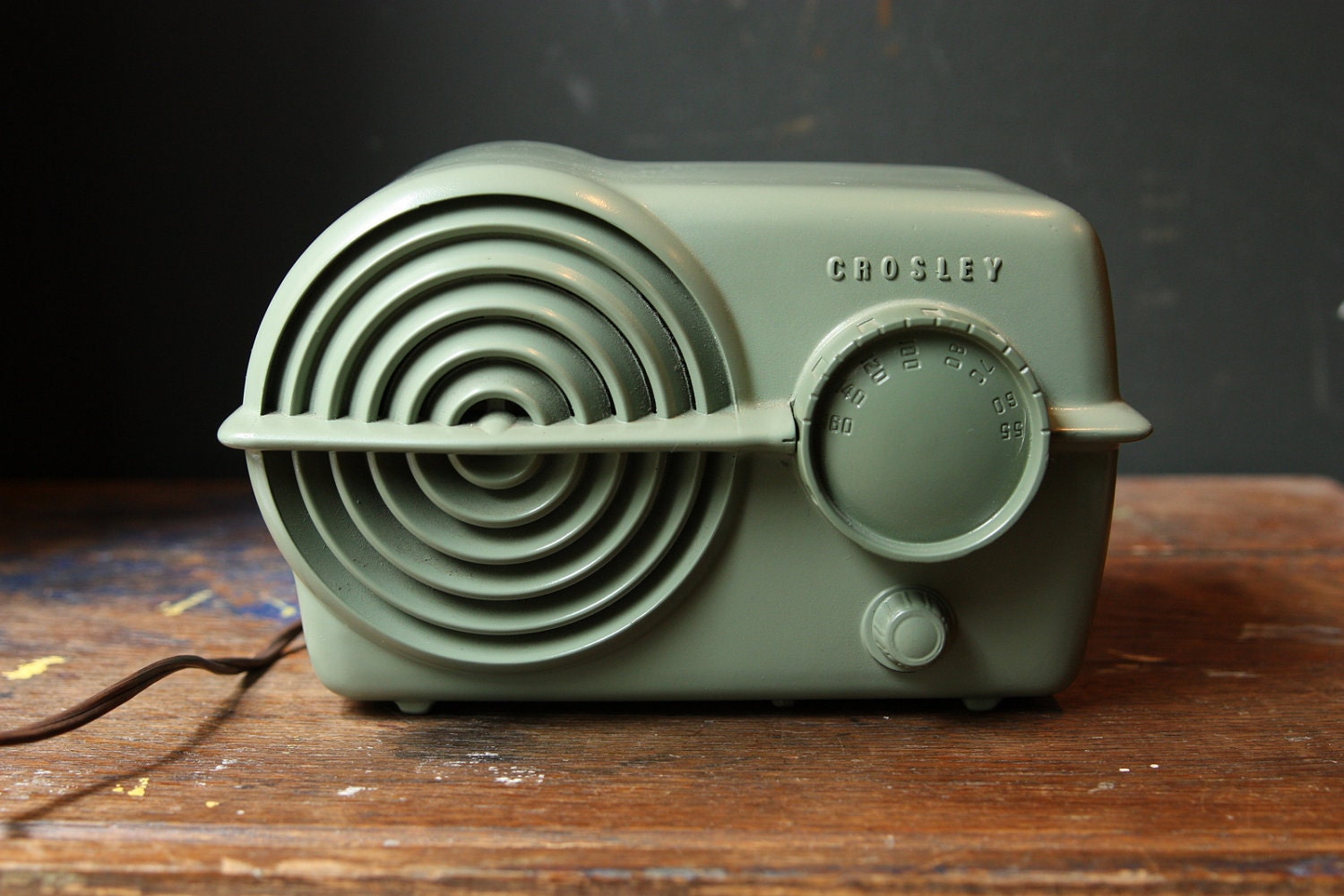 Sweet 1950s Bakelite Radio - Crosley Bullseye