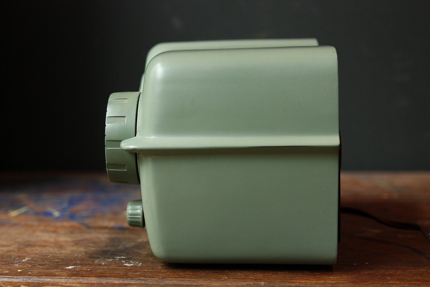 Sweet 1950s Bakelite Radio - Crosley Bullseye
