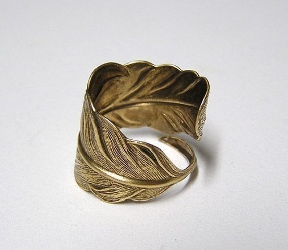 Steampunk ANGEL FEATHER, Victorian, Adorable feather wraps around finger