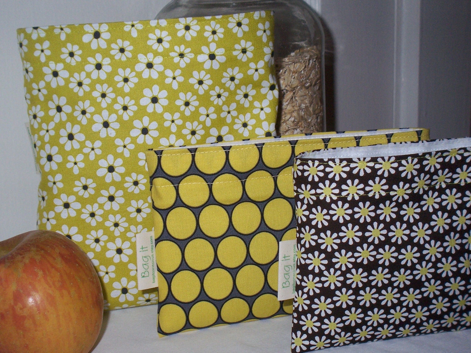 Reusable sandwich and snack bag set - Daisies with snack bag of your choice