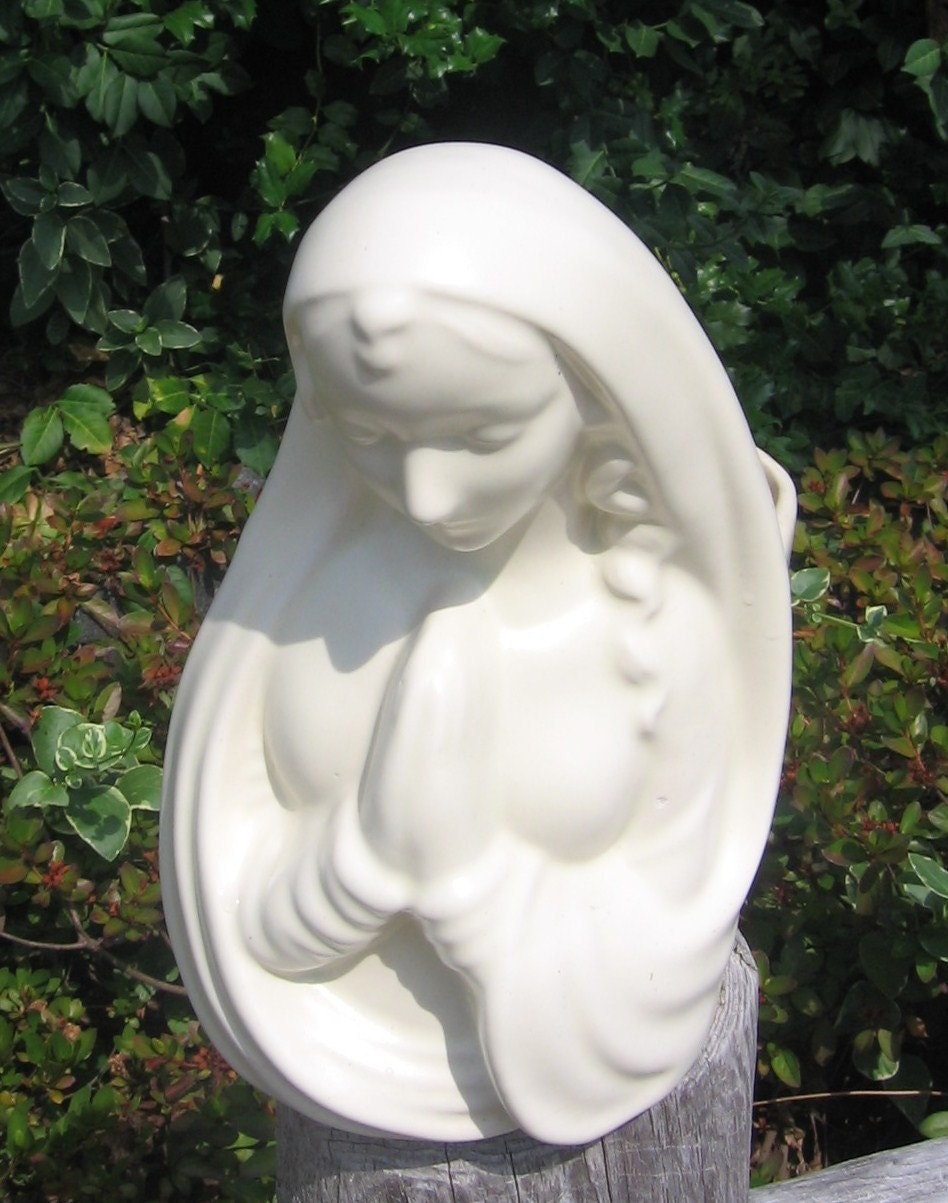 Beautiful Vintage Ceramic Praying Virgin Mary Planter