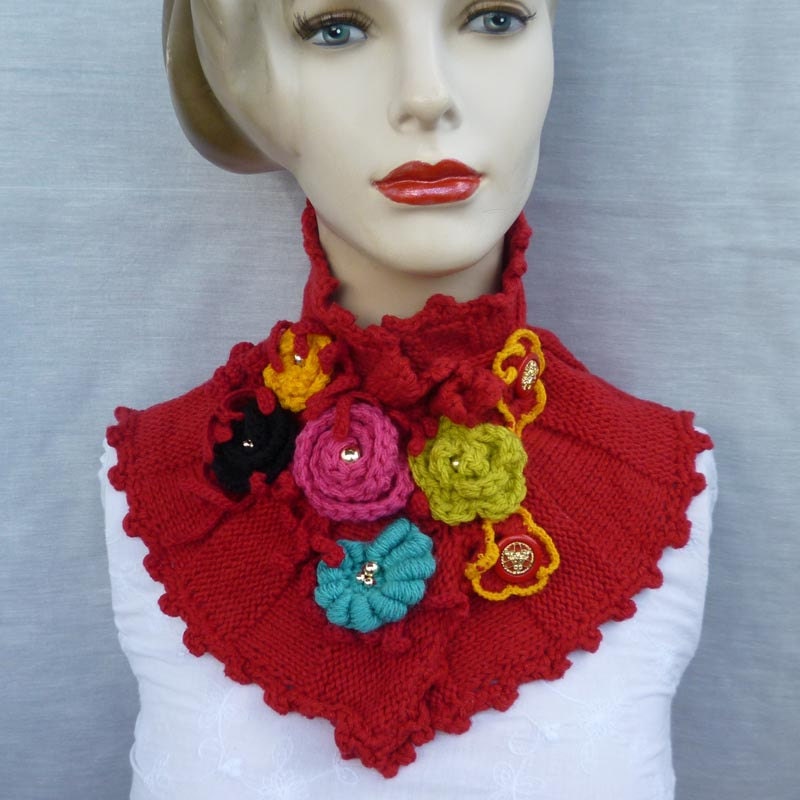 Knitted Neck warmer / Cowl / Scarf / Scarflette with Flowers in Red