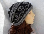 Slouch hat with skull and cross bones
