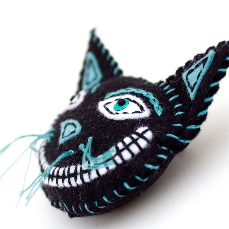 Black Cat pin brooch and ornament, embroidered felt cheshire cat, vintage look, Halloween decor