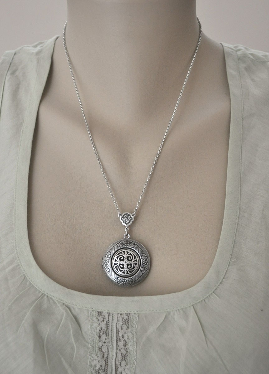 THE ETERNAL KNOT Celtic knot locket necklace in antique silver