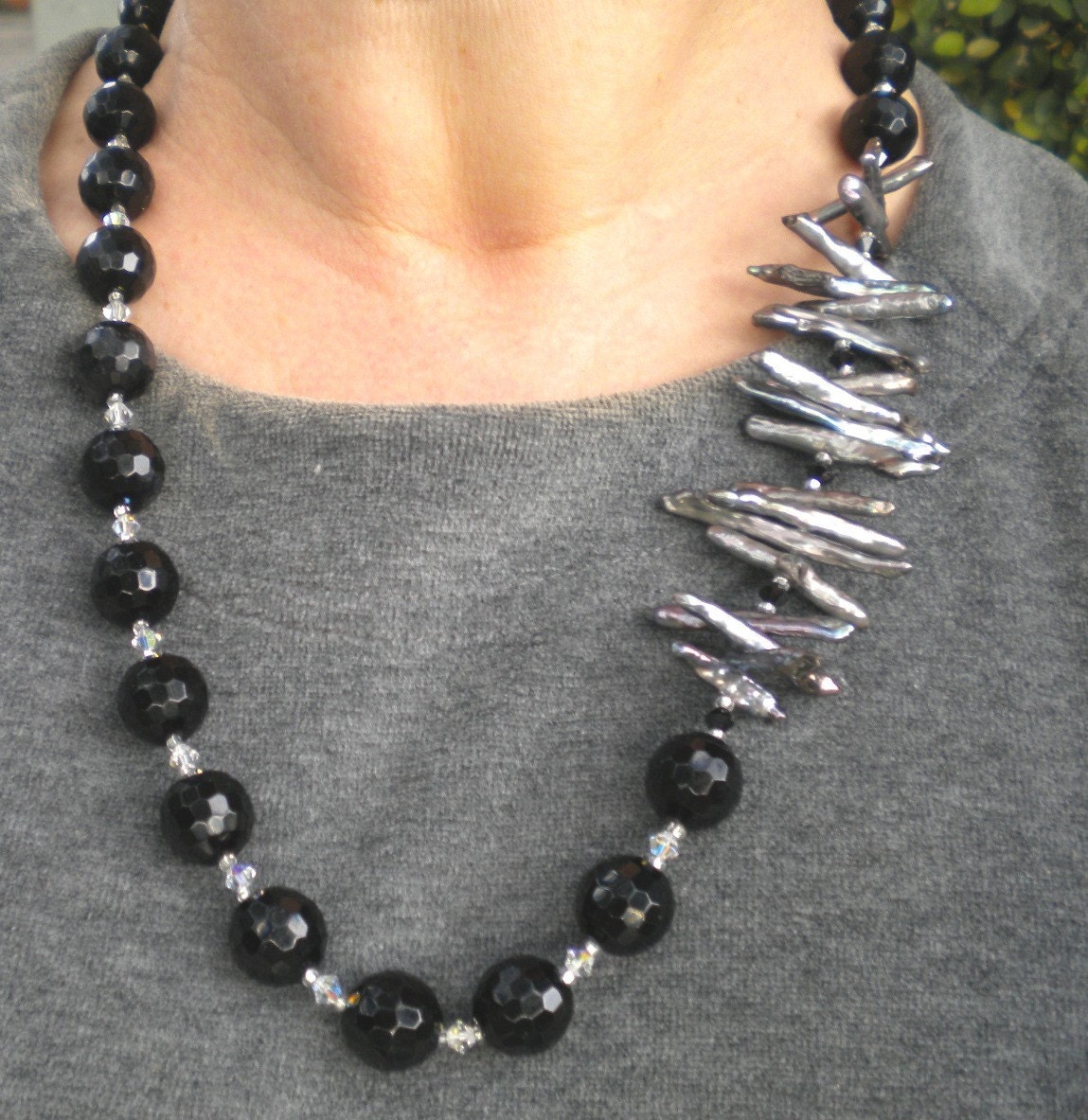 Necklace Biwa Pearls Black Peacock