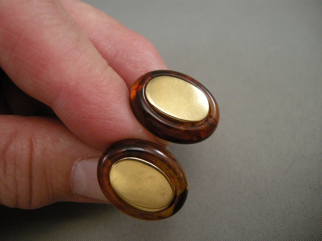 Vintage NAPIER Faux Tortoise and Gold Oval Screwback Earrings