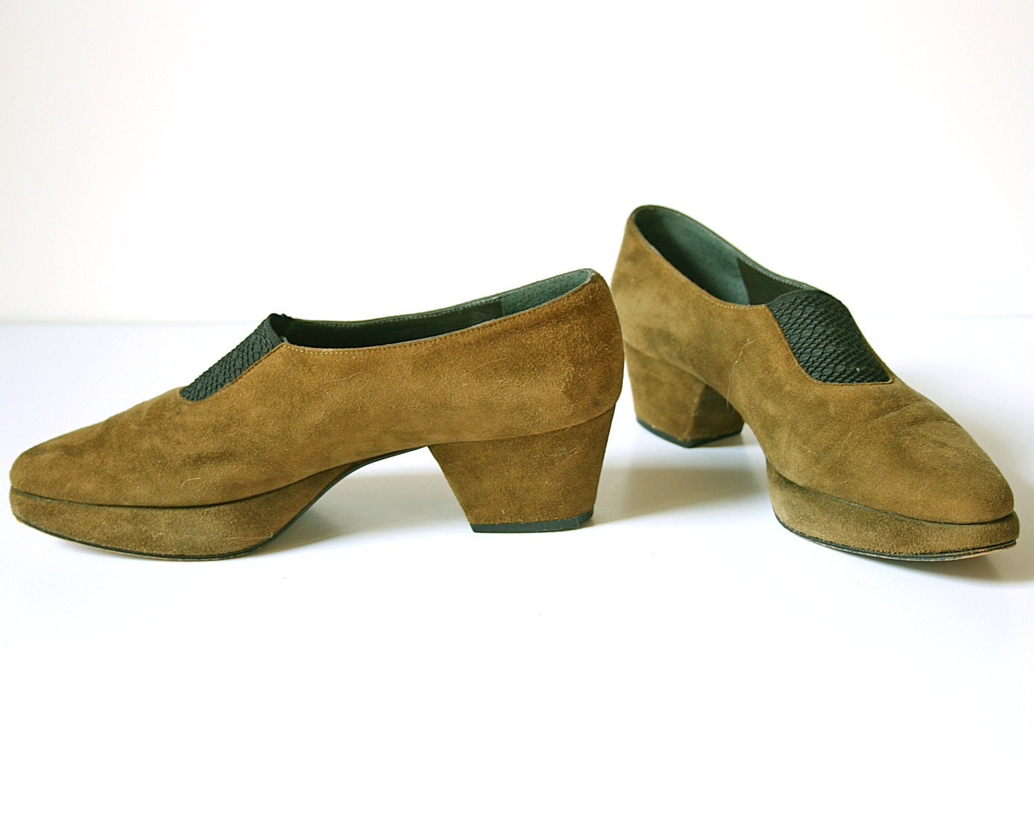 70s Futuristic Italian Suede Heels // Sz 7 // Made in Italy