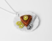 Chocolate cake necklace with kiwi
