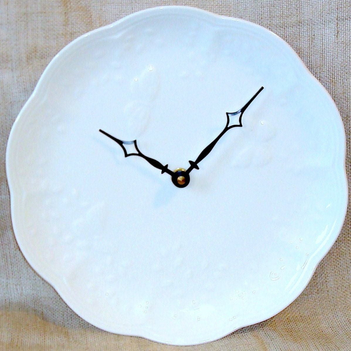BUTTERFLY Meadows Embossed White Plate Wall Clock No. 497 (9-1/4 inches)