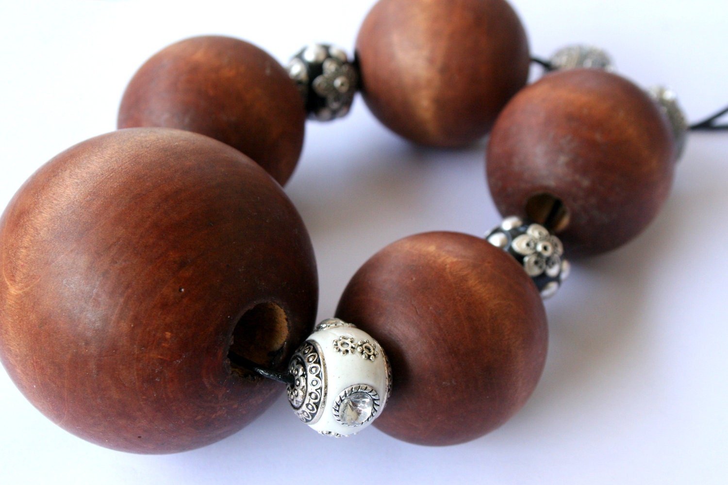 Wood and Indian beads leather necklace