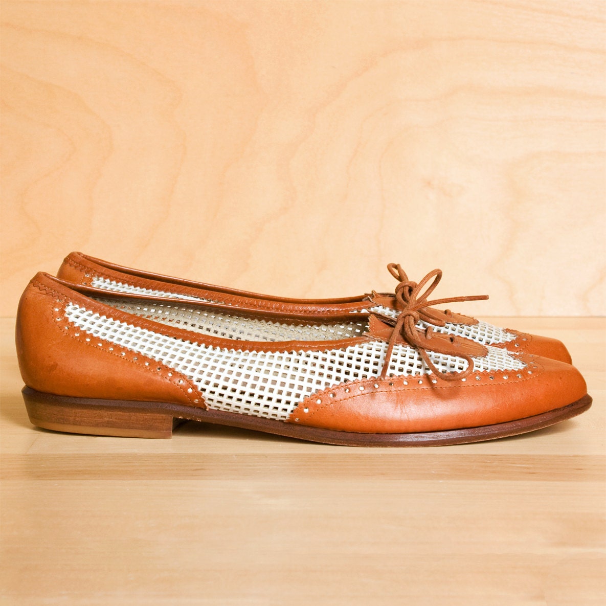 Size 8.5 oxfords. Vintage Van Eli perforated leather shoes. Wingtip toes. Made in Italy.