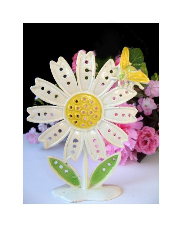 DAISY EARRING HOLDER Vintage Metal by Revere