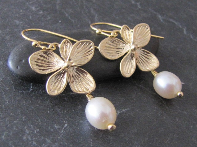 Flower and pearl earrings in gold (EW290), wedding, bridal, bridesmaid
