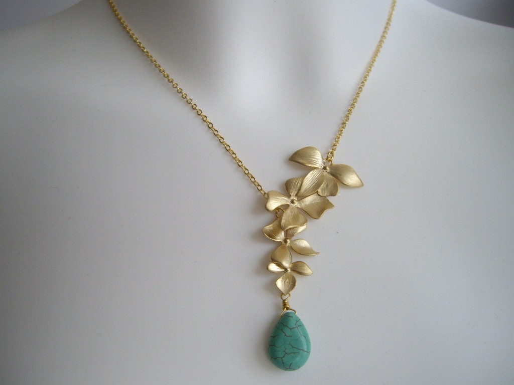 Asymmetrical flowers cascade necklace in gold (N149)
