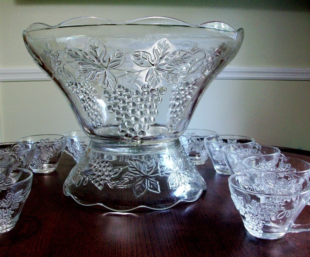Items similar to Vintage Punch Bowl Set w Stand and 10 Glasses on Etsy